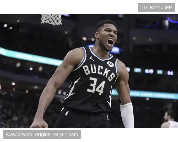 字母哥比赛后竟主动帮清理场地，被赞谦逊