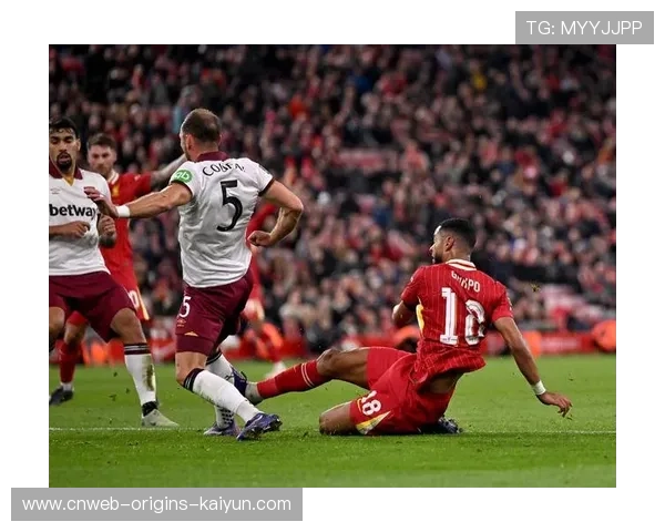 利物浦加克波边路压上推射得手球迷齐声欢呼：一场观赛升级背后的故事